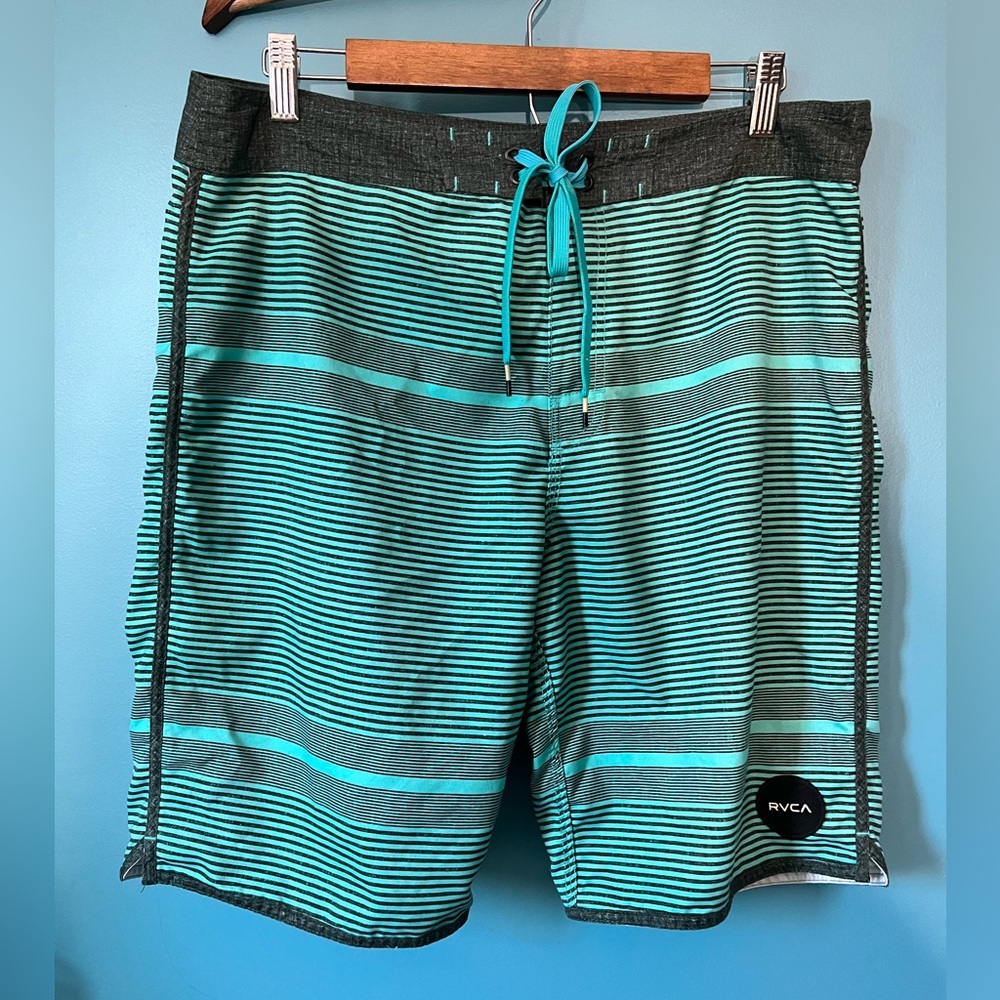 Men’s RVCA Board Shorts Size 34